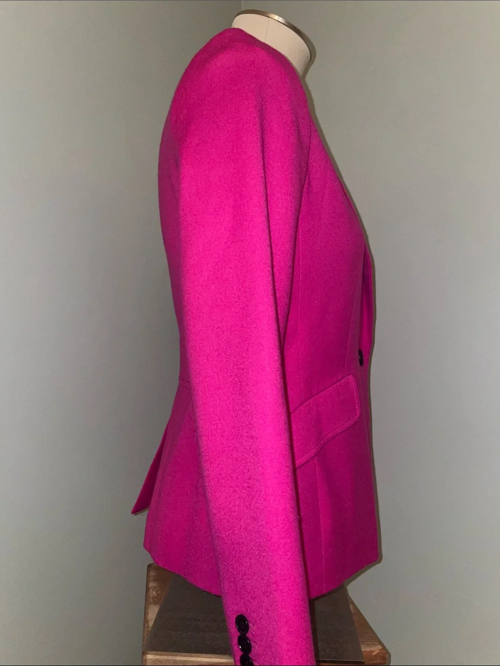 Barbie Pink 99%Wool 1 Button Lined Blazer. Size 4. - Picture 4 of 10